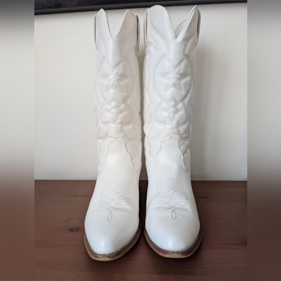 Streetwear Society Cream Heeled Boots - Picture 6 of 9